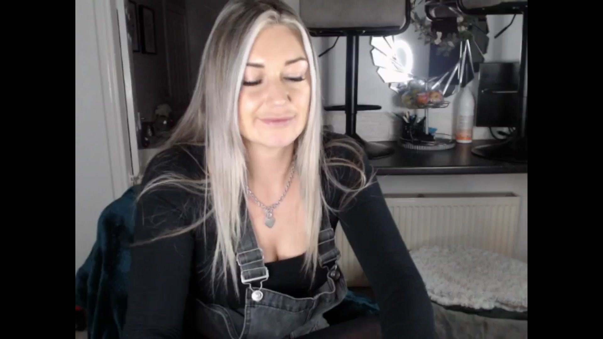 Gallery image thumbnail from LovelyLucy25's myfreecams stream on, 02/13/2025, 17:55 image 10 of 20