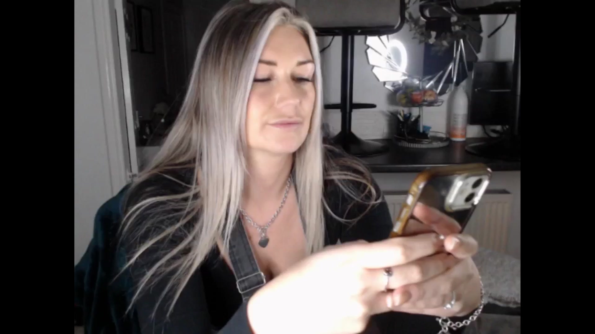 Gallery image thumbnail from LovelyLucy25's myfreecams stream on, 02/13/2025, 17:55 image 8 of 20