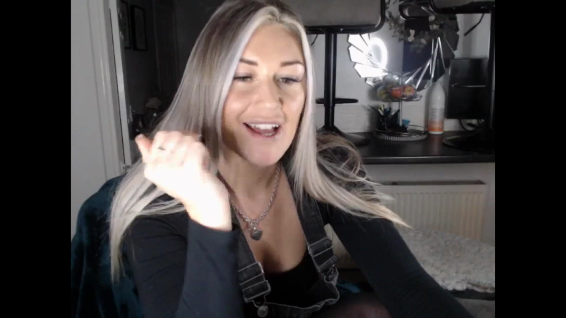 Gallery image thumbnail from LovelyLucy25's myfreecams stream on, 02/13/2025, 17:55 image 6 of 20