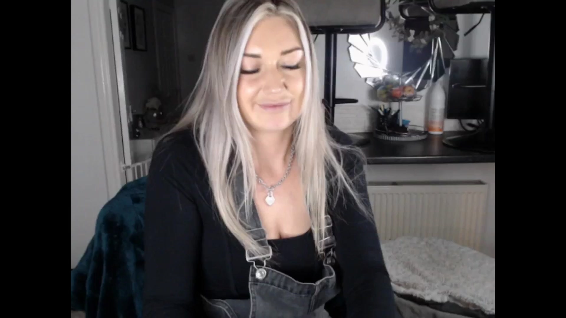 Gallery image thumbnail from LovelyLucy25's myfreecams stream on, 02/13/2025, 17:55 image 18 of 20