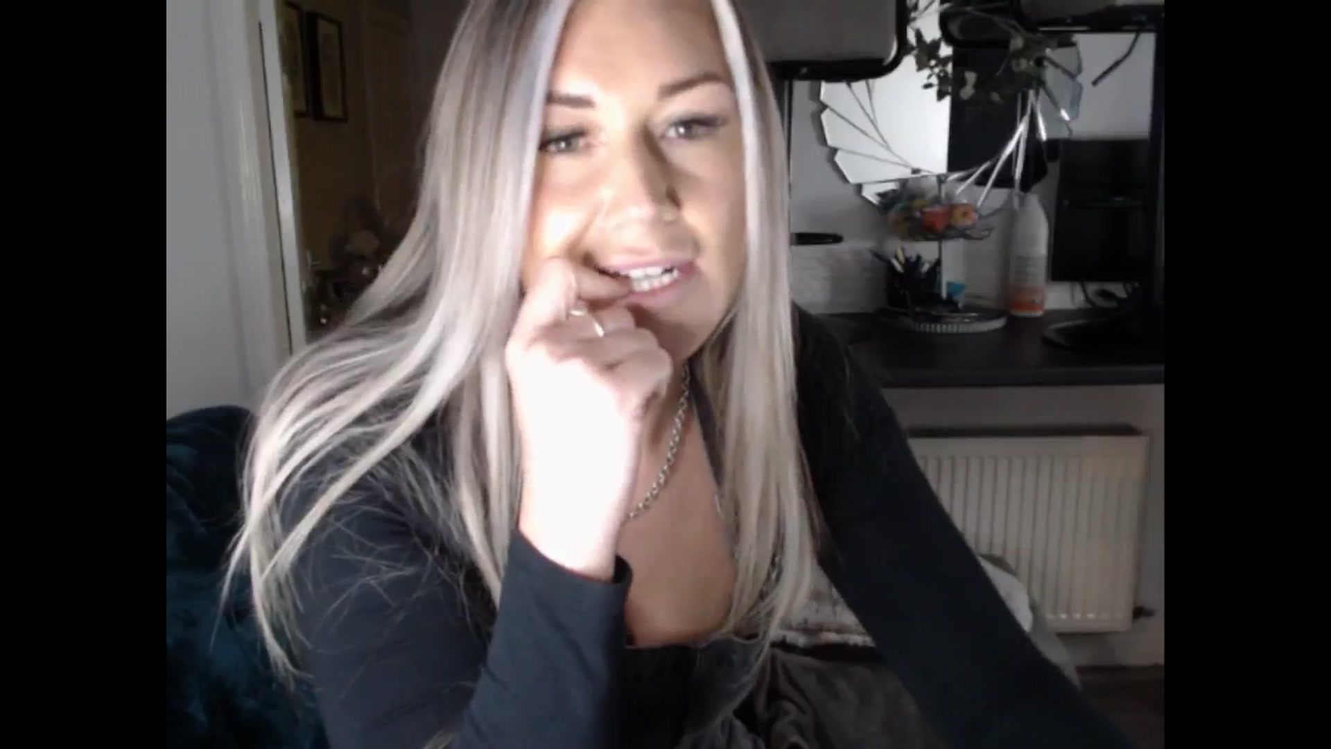 Gallery image thumbnail from LovelyLucy25's myfreecams stream on, 02/13/2025, 19:04 image 10 of 20