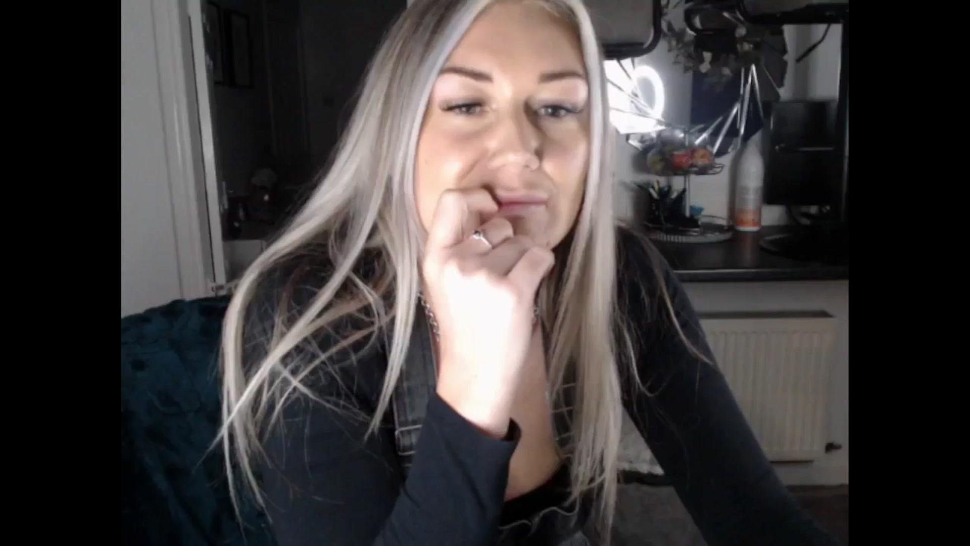 Gallery image thumbnail from LovelyLucy25's myfreecams stream on, 02/13/2025, 19:04 image 6 of 20