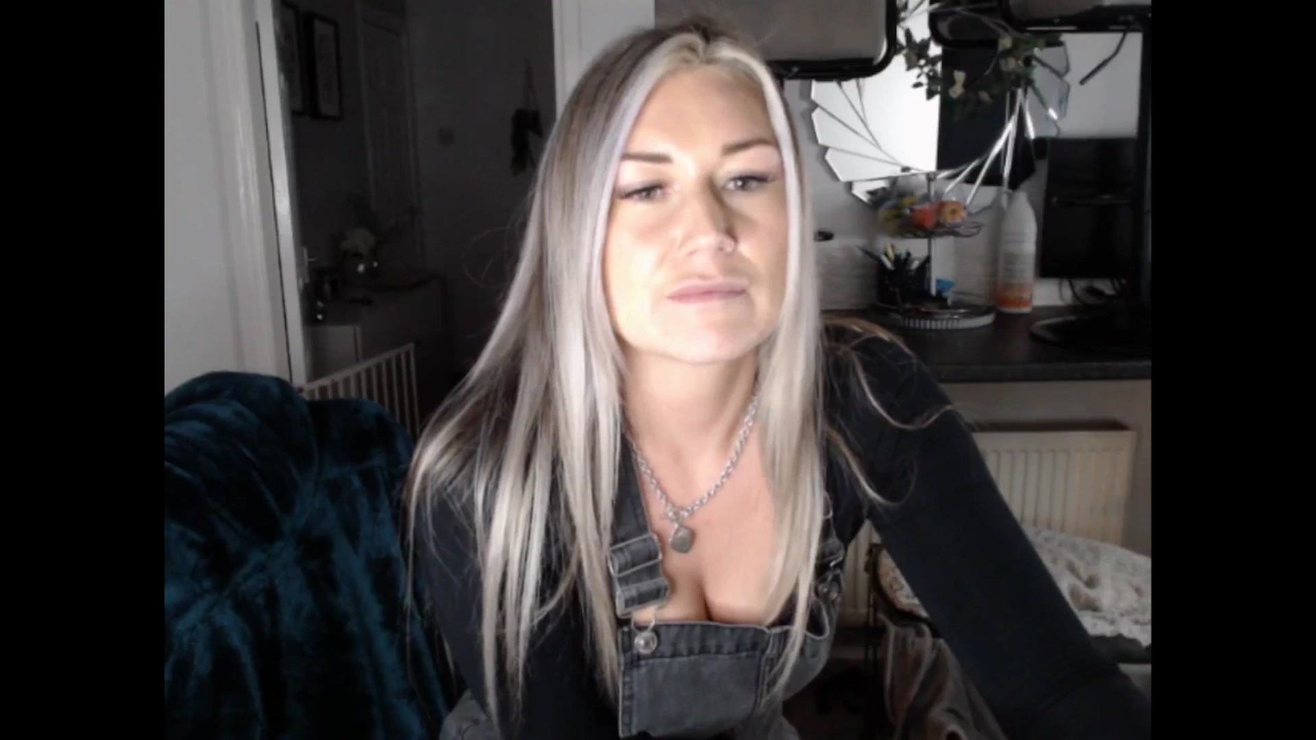 Gallery image thumbnail from LovelyLucy25's myfreecams stream on, 02/13/2025, 19:04 image 14 of 20