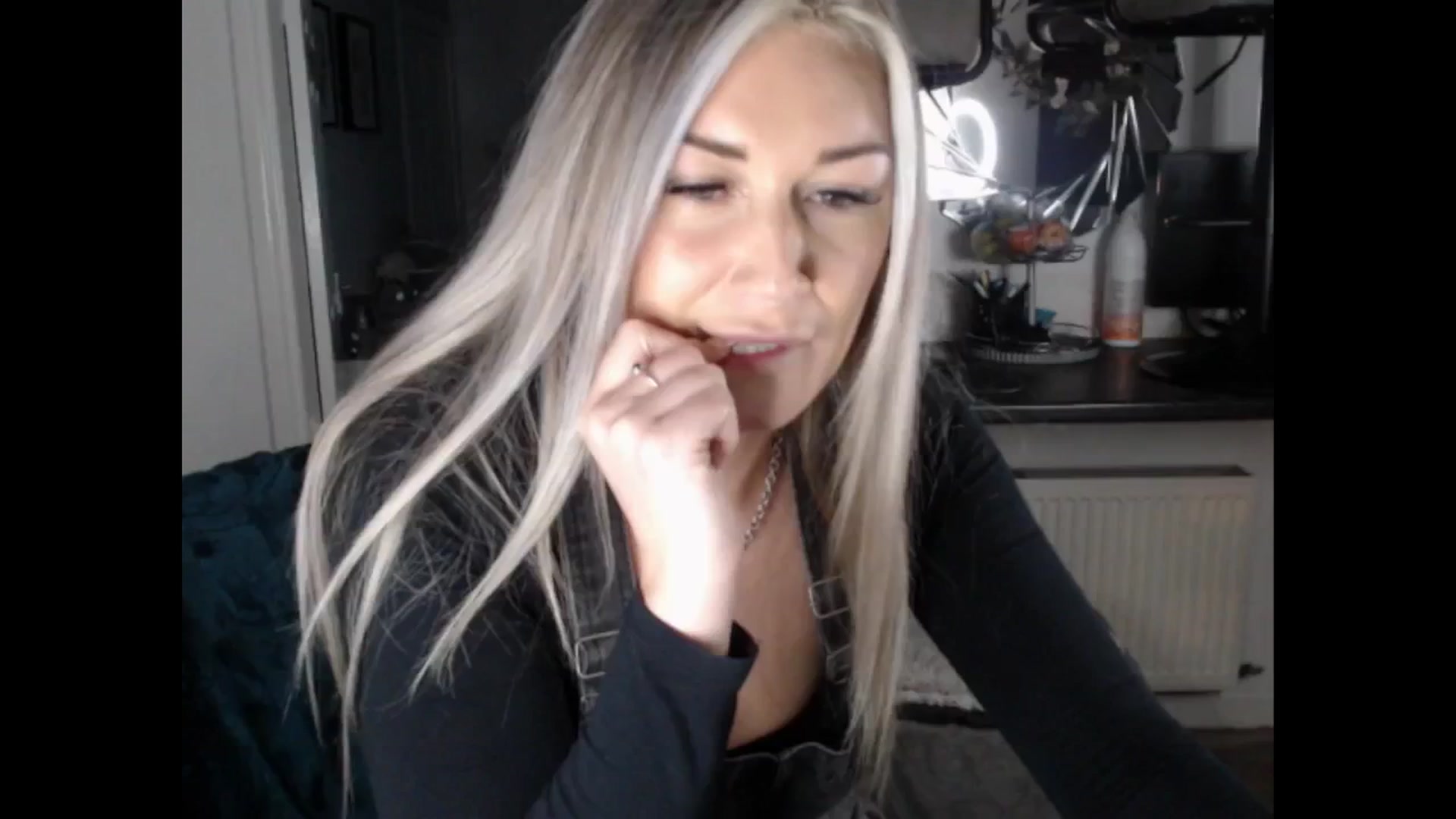 Gallery image thumbnail from LovelyLucy25's myfreecams stream on, 02/13/2025, 19:04 image 4 of 20