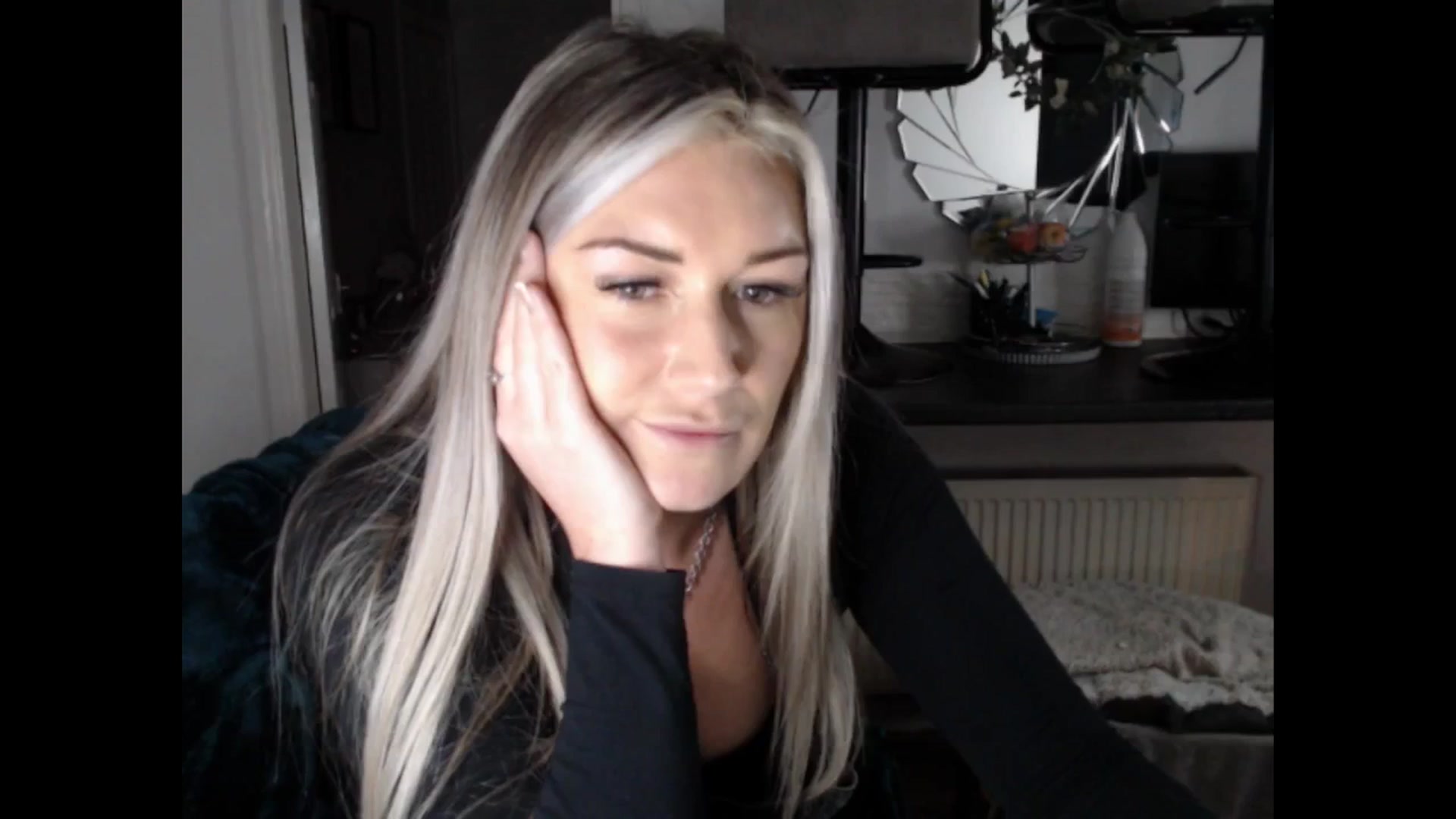 Gallery image thumbnail from LovelyLucy25's myfreecams stream on, 02/13/2025, 19:04 image 19 of 20