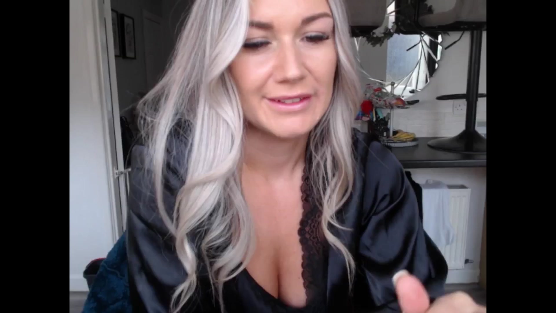 Gallery image thumbnail from LovelyLucy25's myfreecams stream on, 03/01/2025, 12:54 image 10 of 20