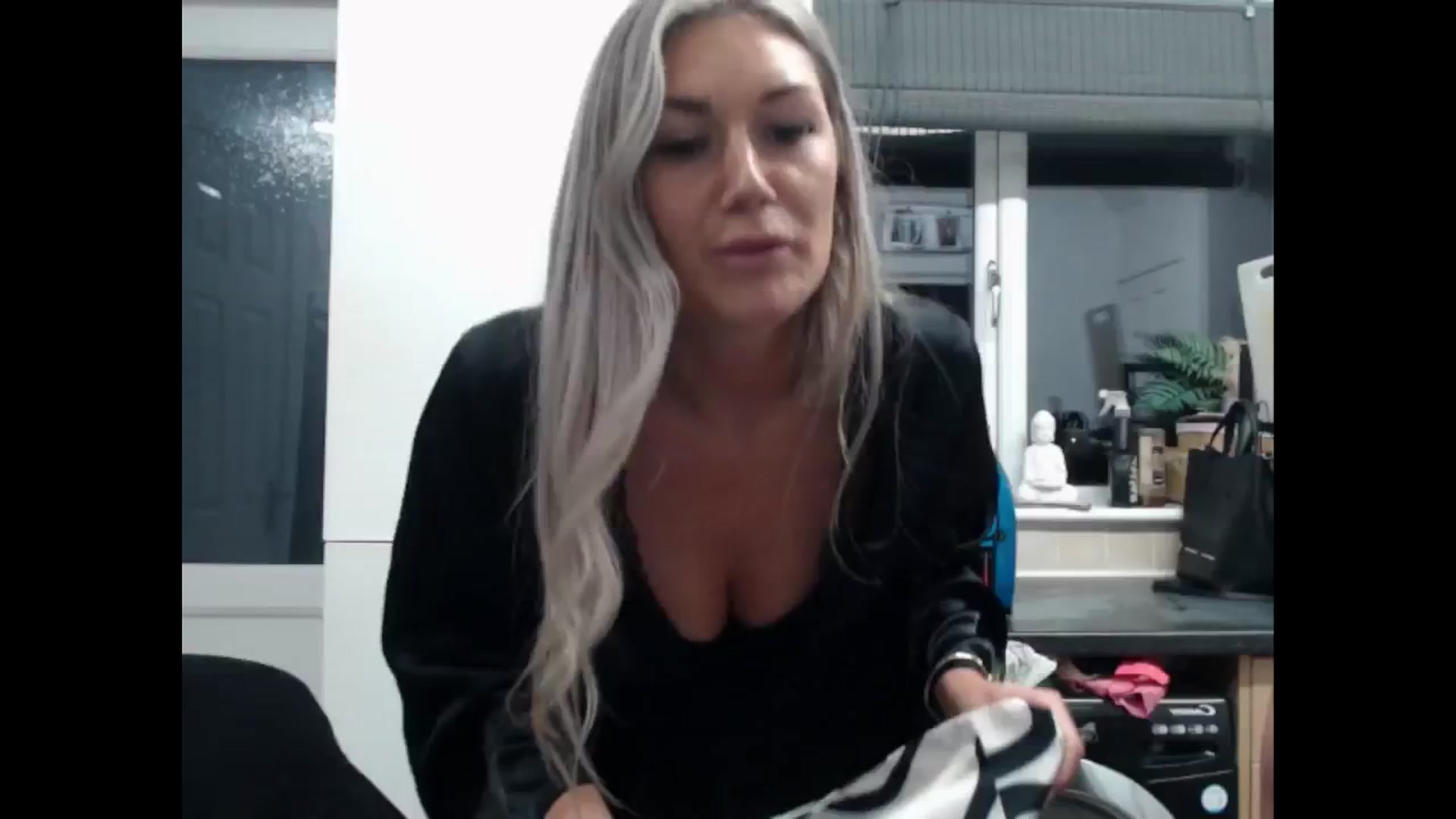 Gallery image thumbnail from LovelyLucy25's myfreecams stream on, 03/01/2025, 18:36 image 6 of 20
