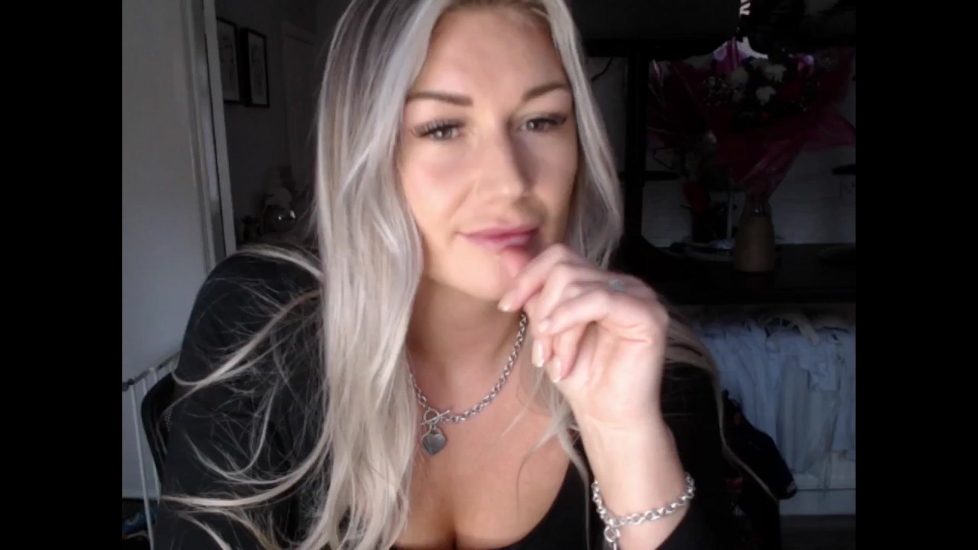 Gallery image thumbnail from LovelyLucy25's myfreecams stream on, 03/11/2025, 18:14 image 1 of 20