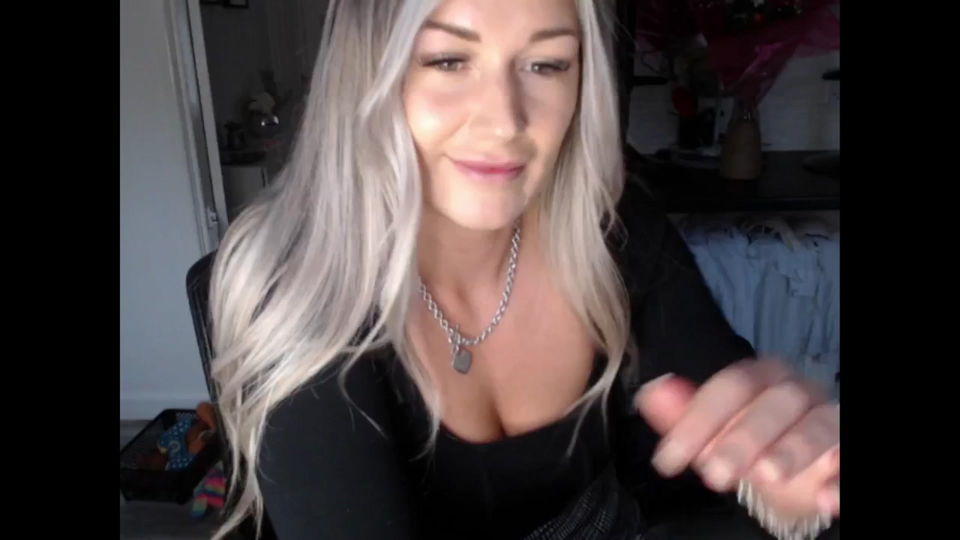 Gallery image thumbnail from LovelyLucy25's myfreecams stream on, 03/11/2025, 18:14 image 9 of 20