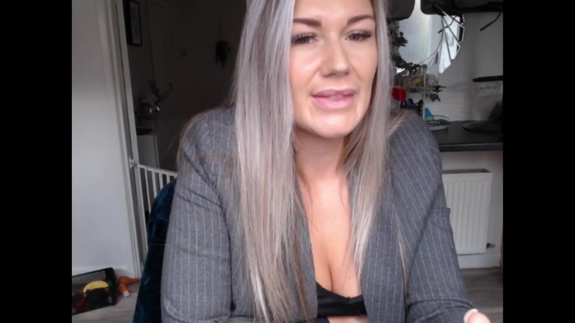 Gallery image thumbnail from LovelyLucy25's myfreecams stream on, 03/14/2025, 10:12 image 10 of 20