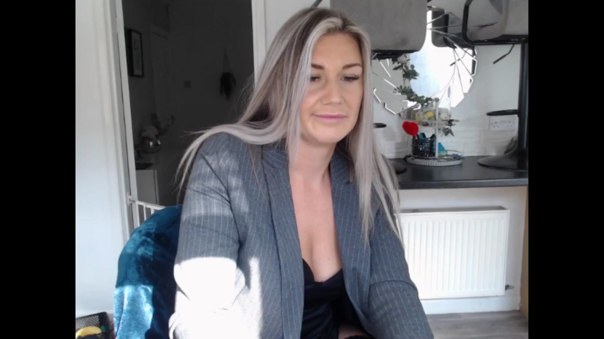 Gallery image thumbnail from LovelyLucy25's myfreecams stream on, 03/14/2025, 10:46 image 17 of 20