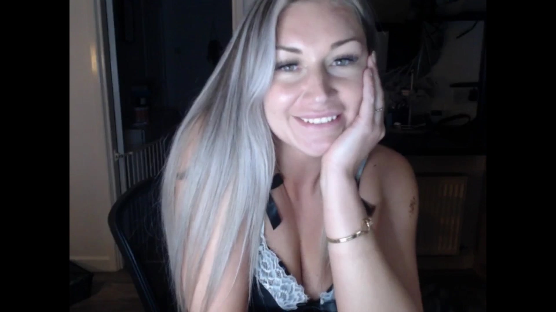 Gallery image thumbnail from LovelyLucy25's myfreecams stream on, 03/27/2025, 22:21 image 12 of 20