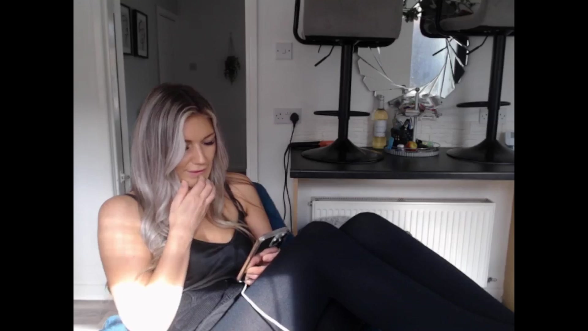 Gallery image thumbnail from LovelyLucy25's myfreecams stream on, 03/28/2025, 10:19 image 16 of 20