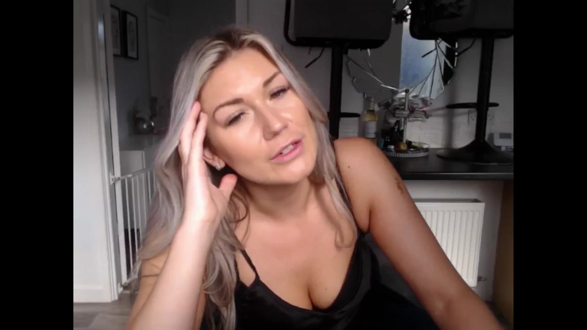 Gallery image thumbnail from LovelyLucy25's myfreecams stream on, 03/28/2025, 10:19 image 1 of 20