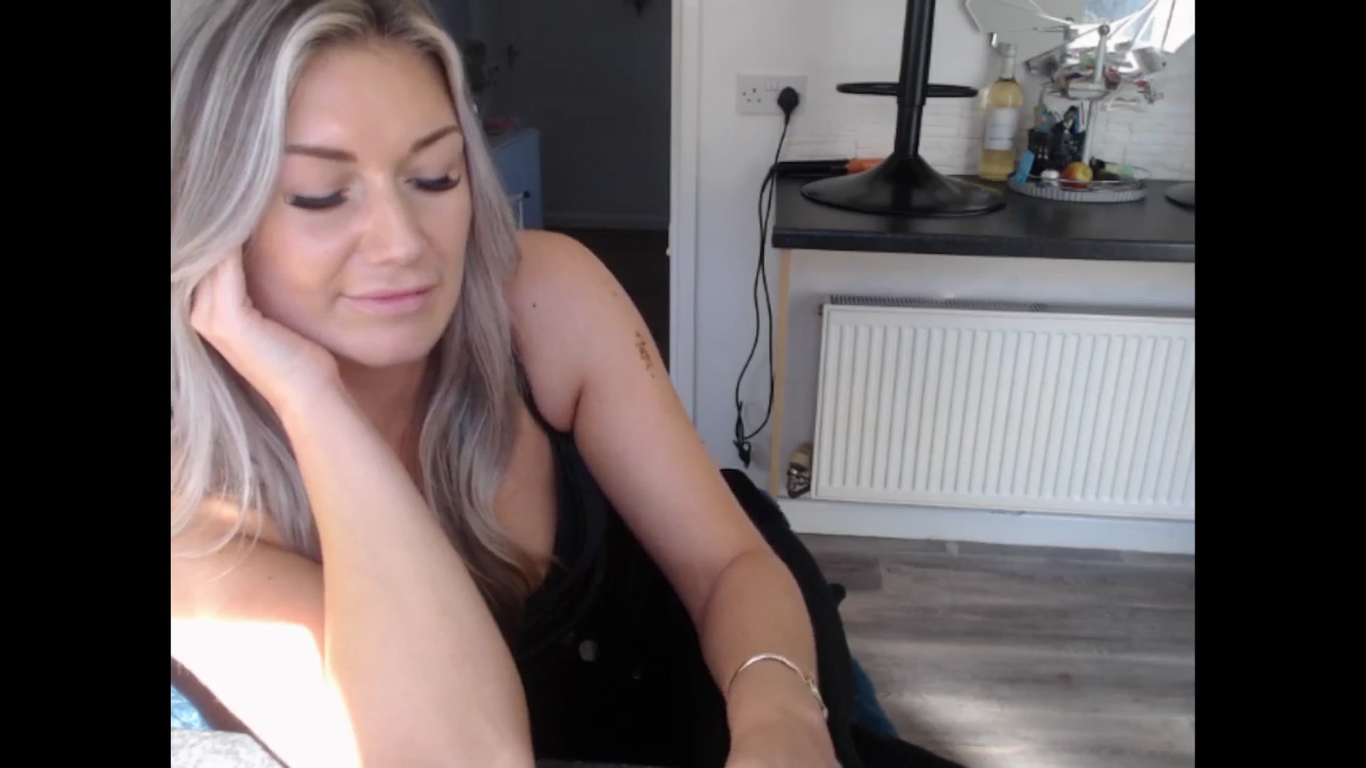Gallery image thumbnail from LovelyLucy25's myfreecams stream on, 03/28/2025, 11:19 image 17 of 20