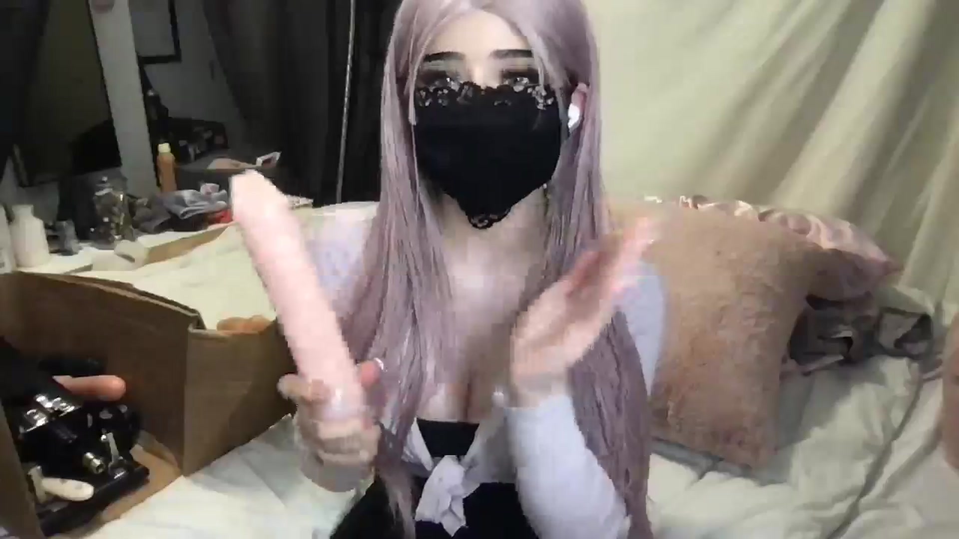 Gallery image thumbnail from LovelyLuna_'s myfreecams stream on, 04/12/2025, 02:58 image 12 of 20