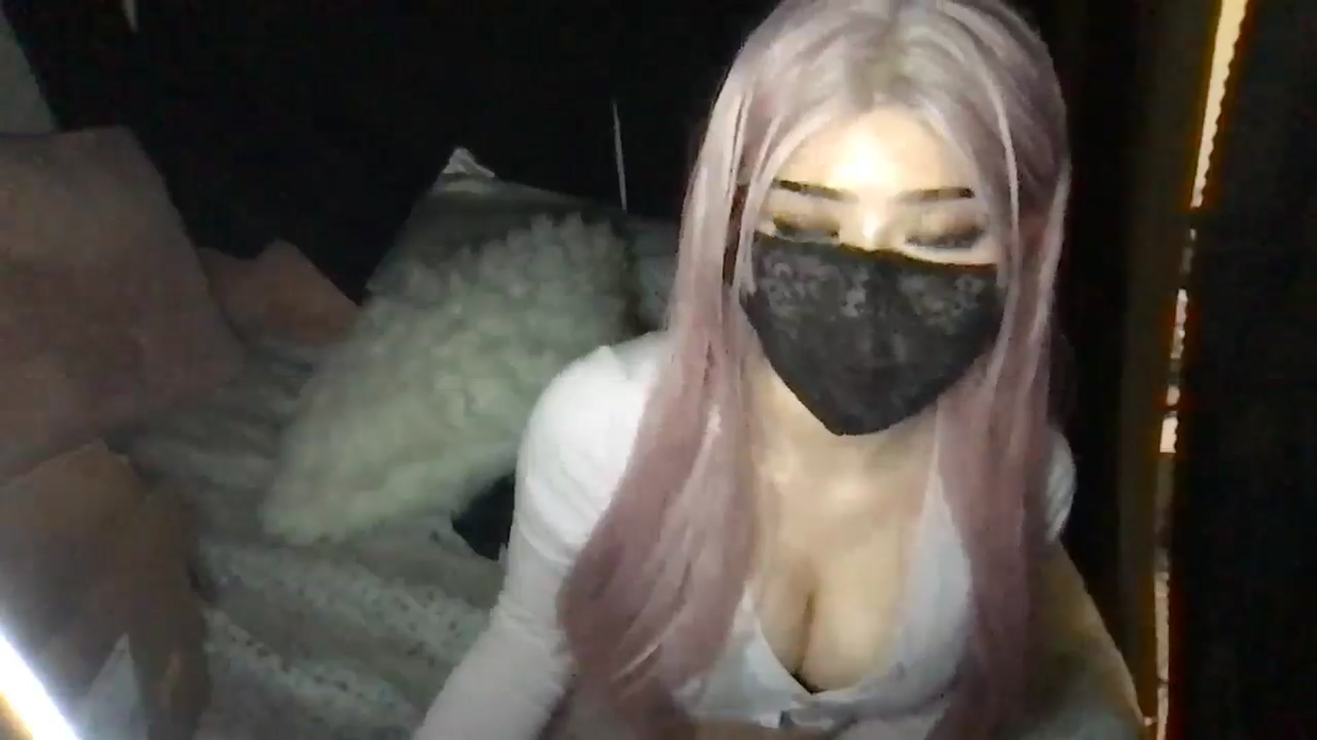 Gallery image thumbnail from LovelyLuna_'s myfreecams stream on, 05/01/2025, 02:12 image 17 of 20