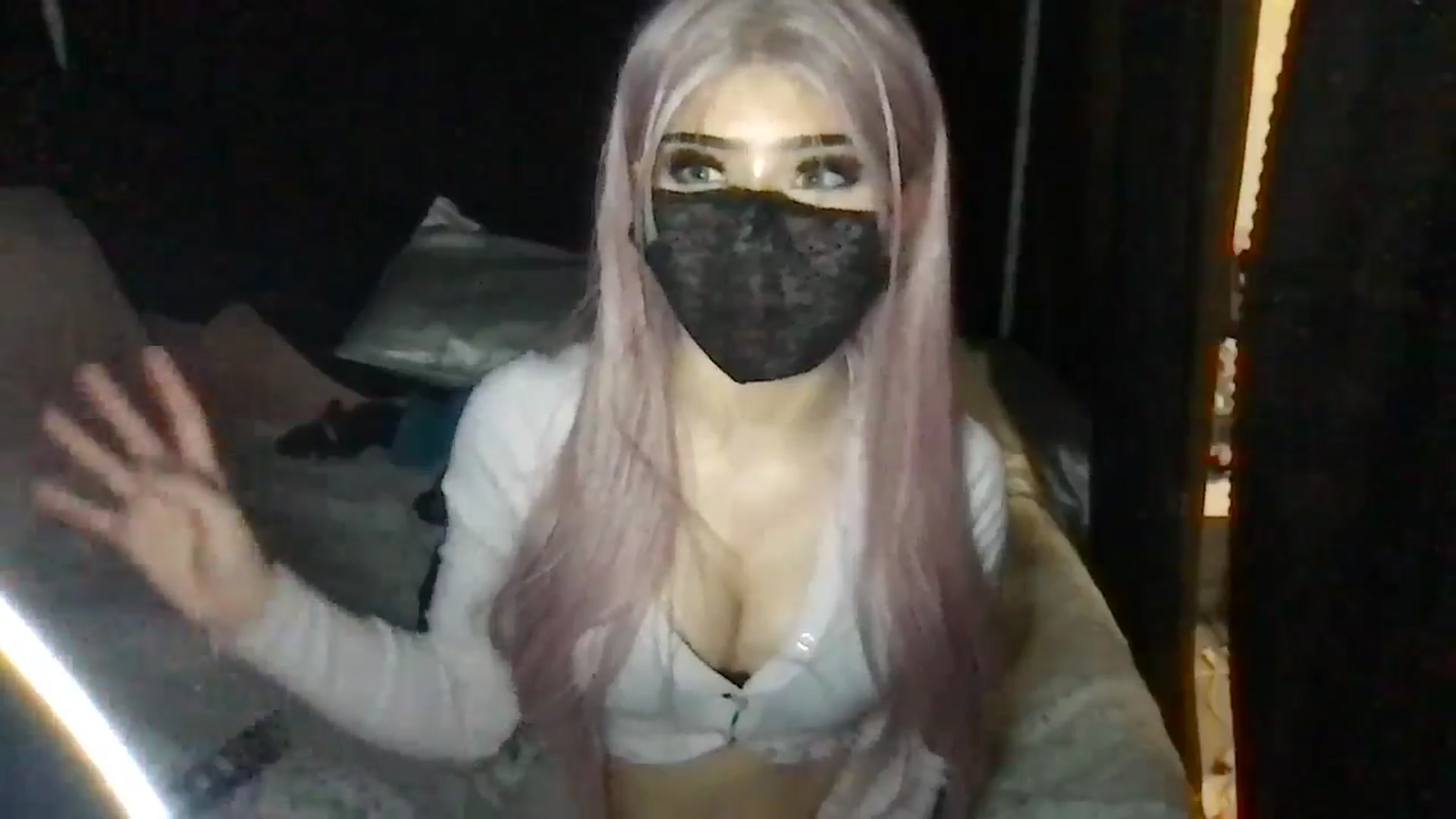 Gallery image thumbnail from LovelyLuna_'s myfreecams stream on, 05/01/2025, 02:52 image 2 of 20