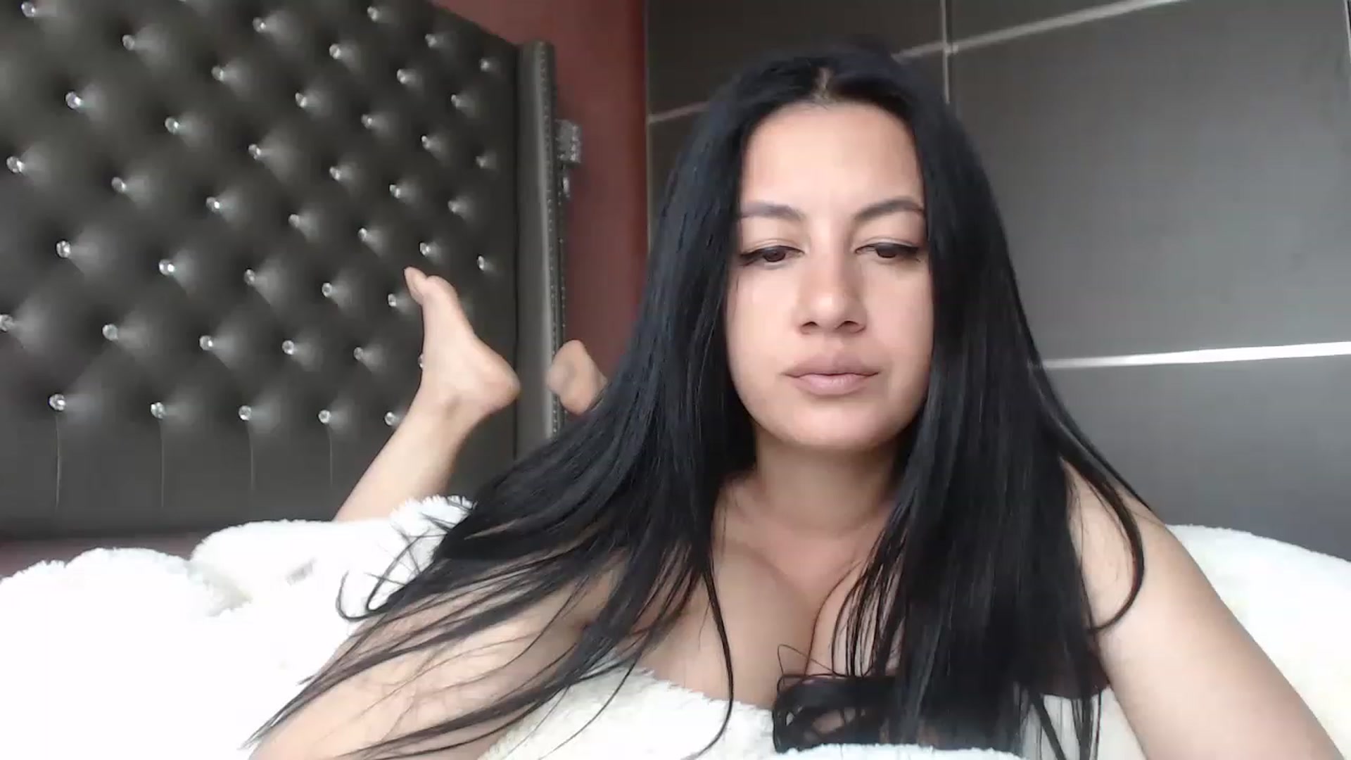Gallery image thumbnail from LovelyMaria99's myfreecams stream on, 04/19/2023, 12:32 image 17 of 20