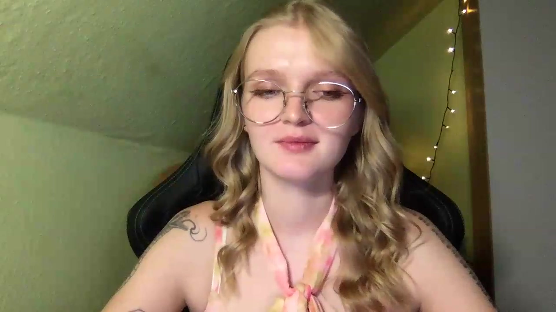 Gallery image thumbnail from Lovely_Ari's myfreecams stream on, 08/23/2026, 23:44 image 5 of 20