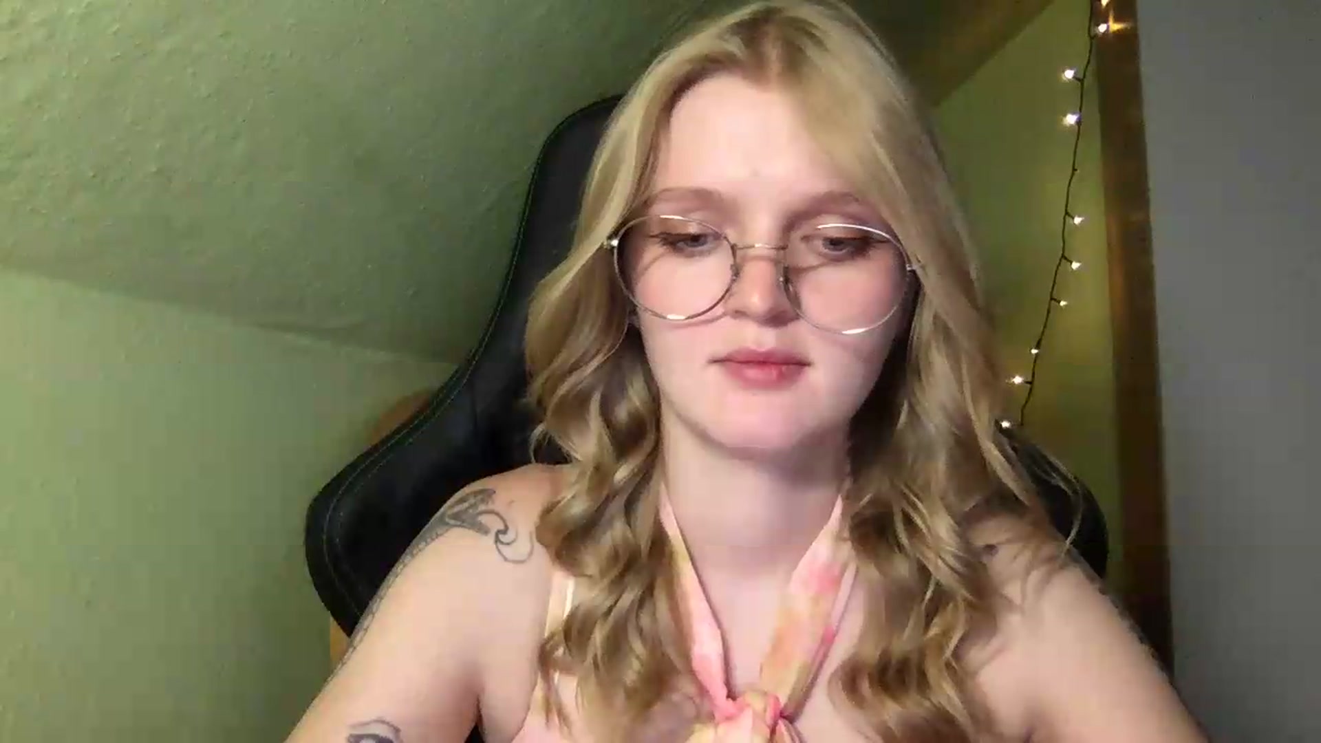 Gallery image thumbnail from Lovely_Ari's myfreecams stream on, 08/23/2026, 23:44 image 17 of 20