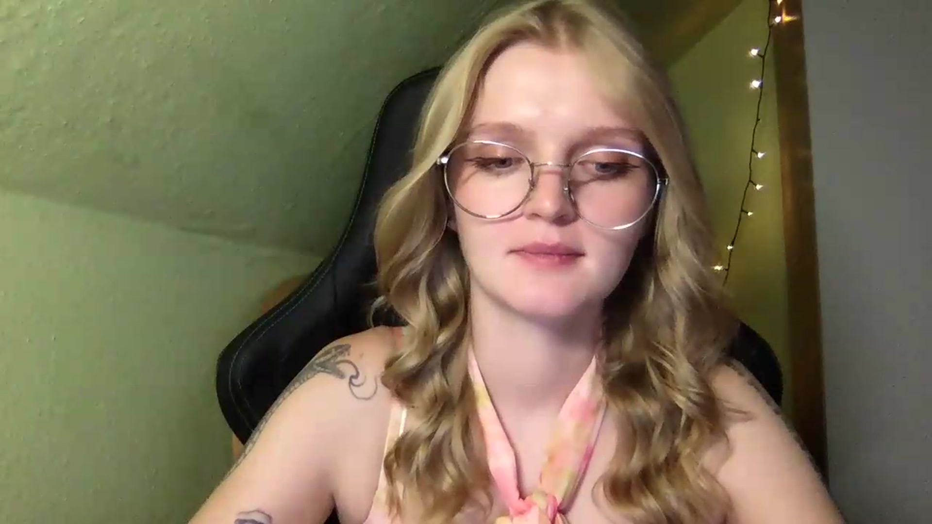 Gallery image thumbnail from Lovely_Ari's myfreecams stream on, 08/23/2026, 23:44 image 19 of 20