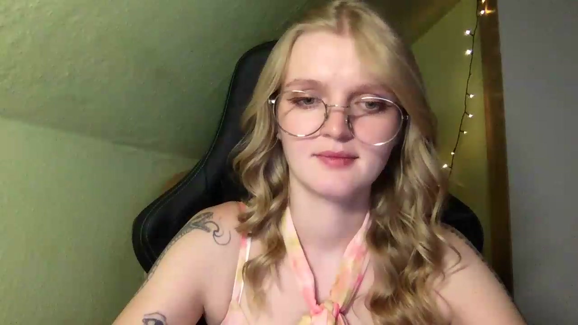 Gallery image thumbnail from Lovely_Ari's myfreecams stream on, 08/23/2026, 23:44 image 6 of 20