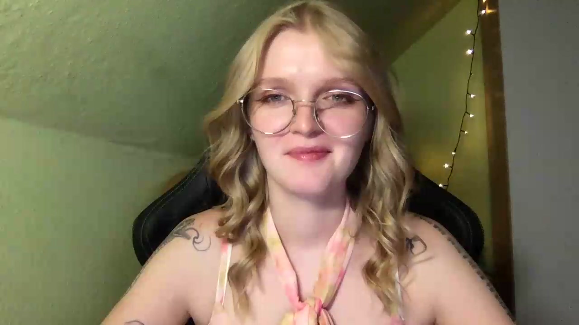 Gallery image thumbnail from Lovely_Ari's myfreecams stream on, 08/23/2026, 23:44 image 3 of 20