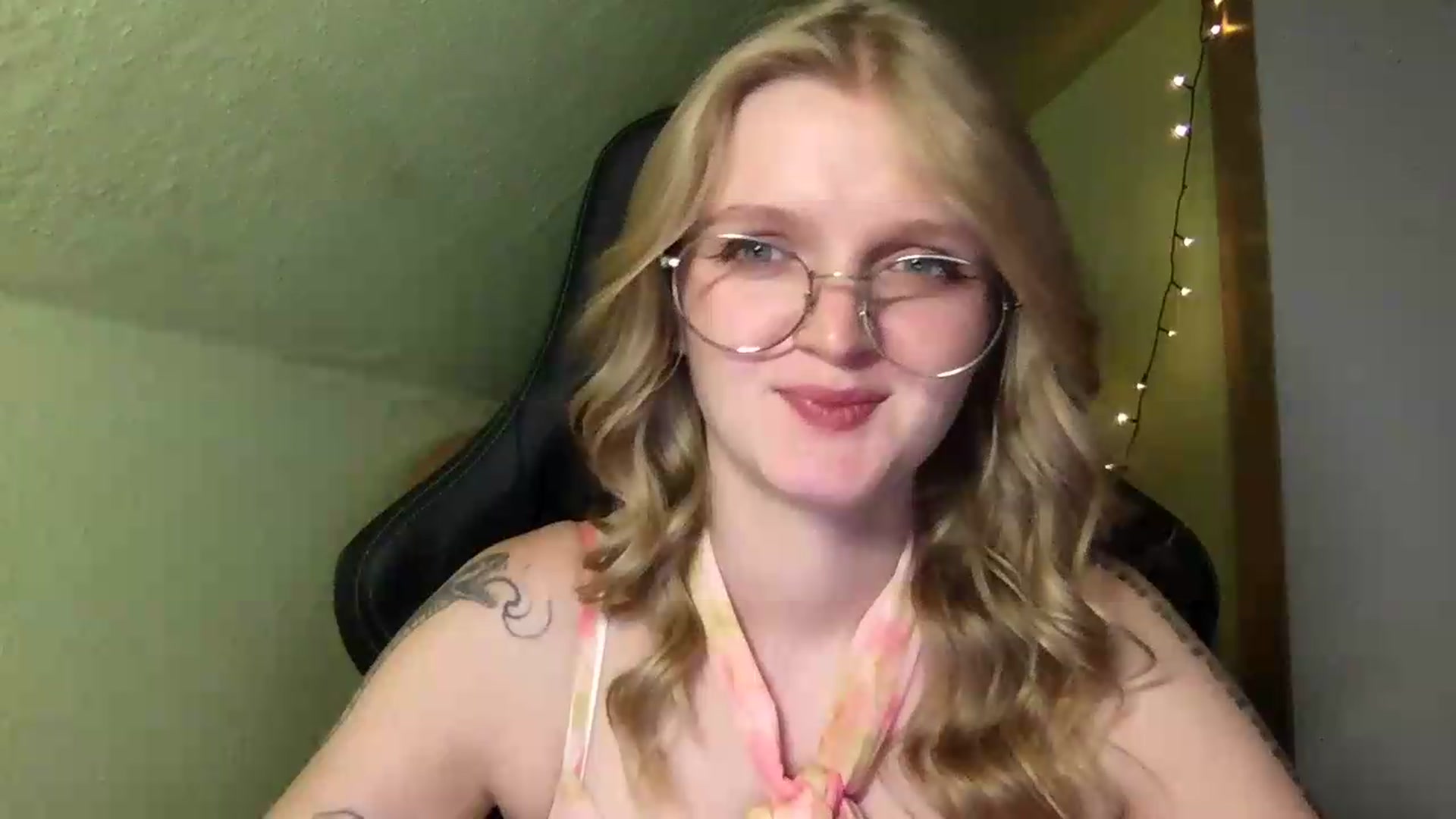 Gallery image thumbnail from Lovely_Ari's myfreecams stream on, 08/23/2026, 23:44 image 9 of 20