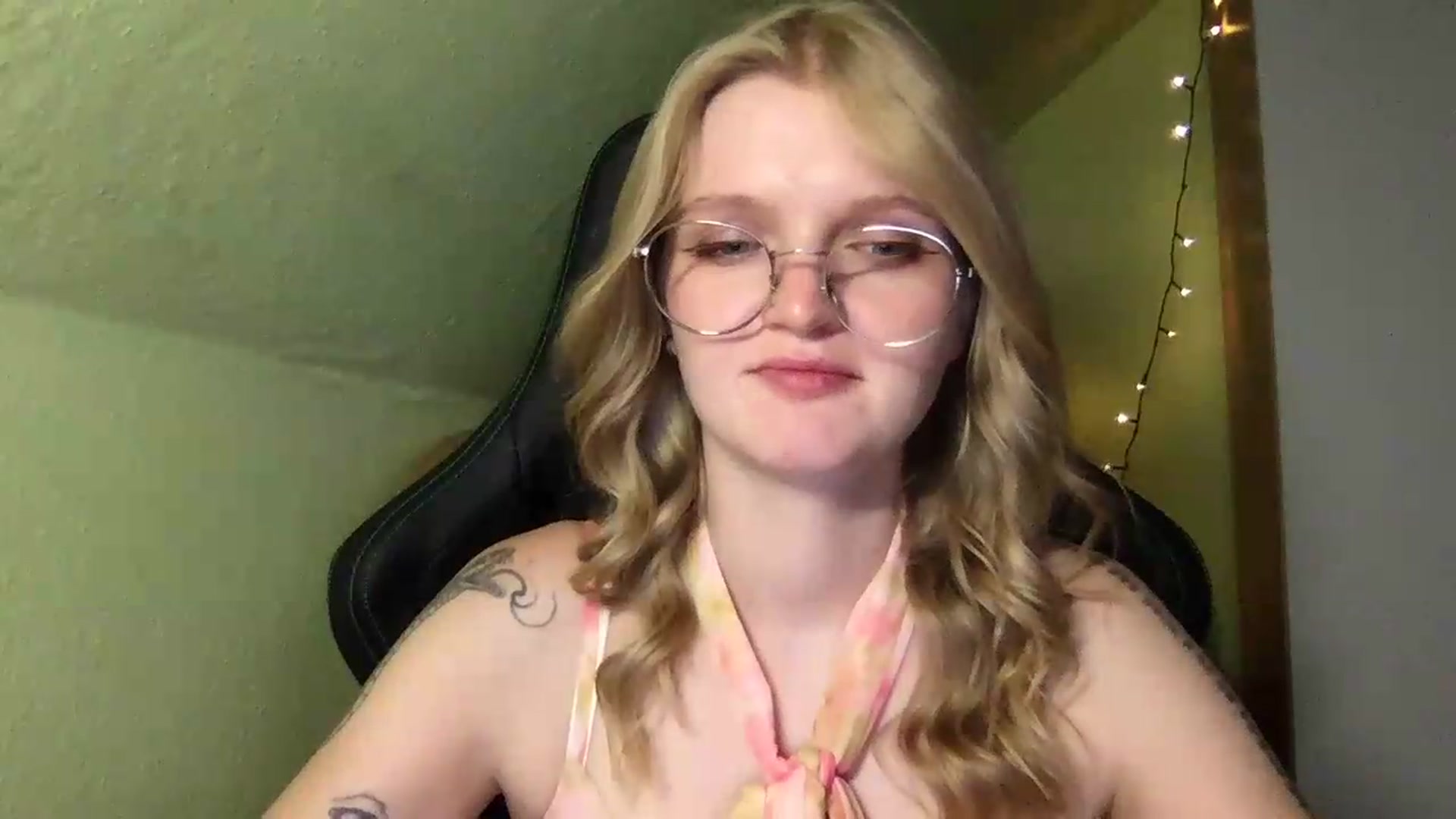 Gallery image thumbnail from Lovely_Ari's myfreecams stream on, 08/23/2026, 23:44 image 13 of 20