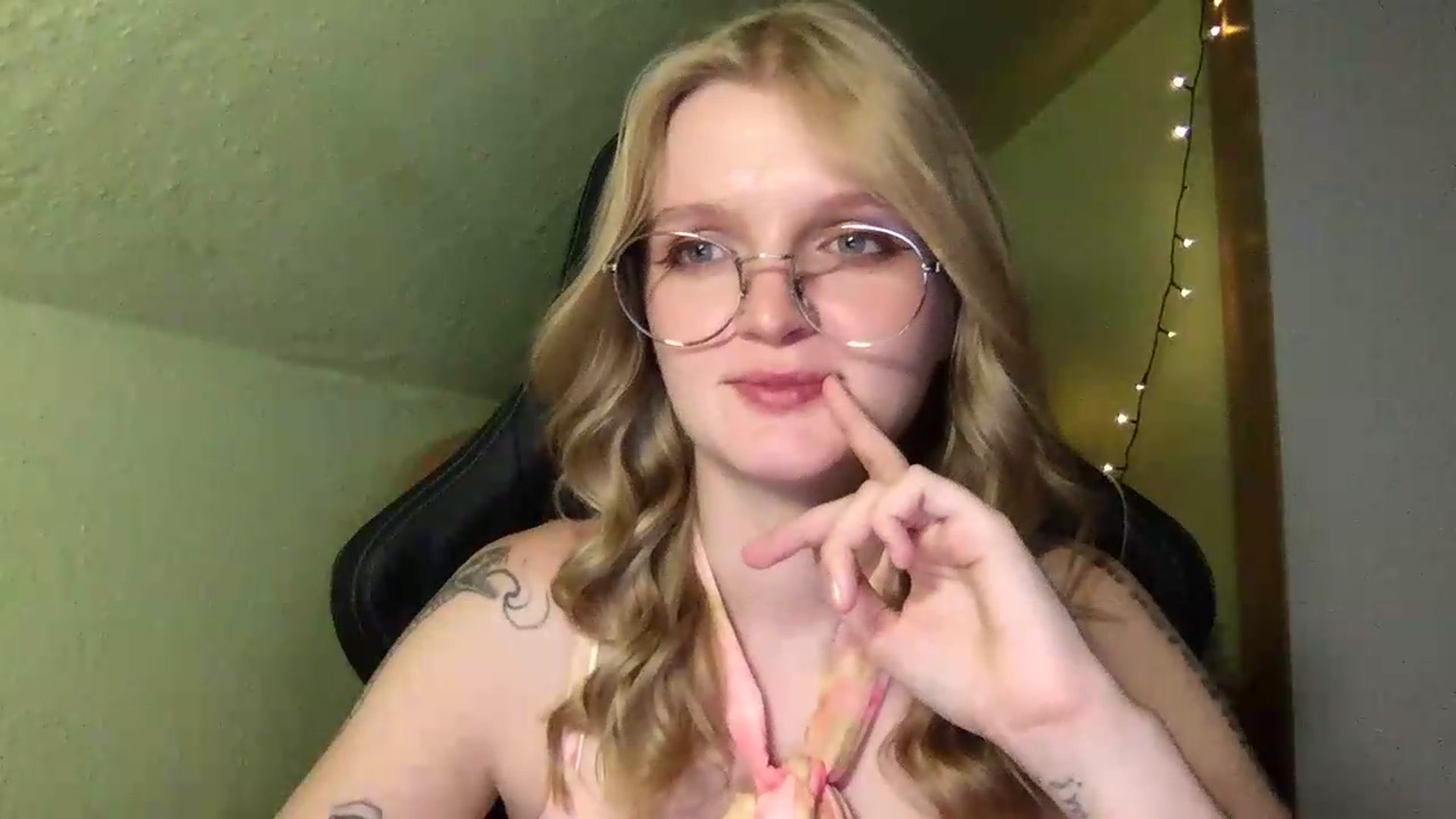 Gallery image thumbnail from Lovely_Ari's myfreecams stream on, 08/23/2026, 23:44 image 14 of 20