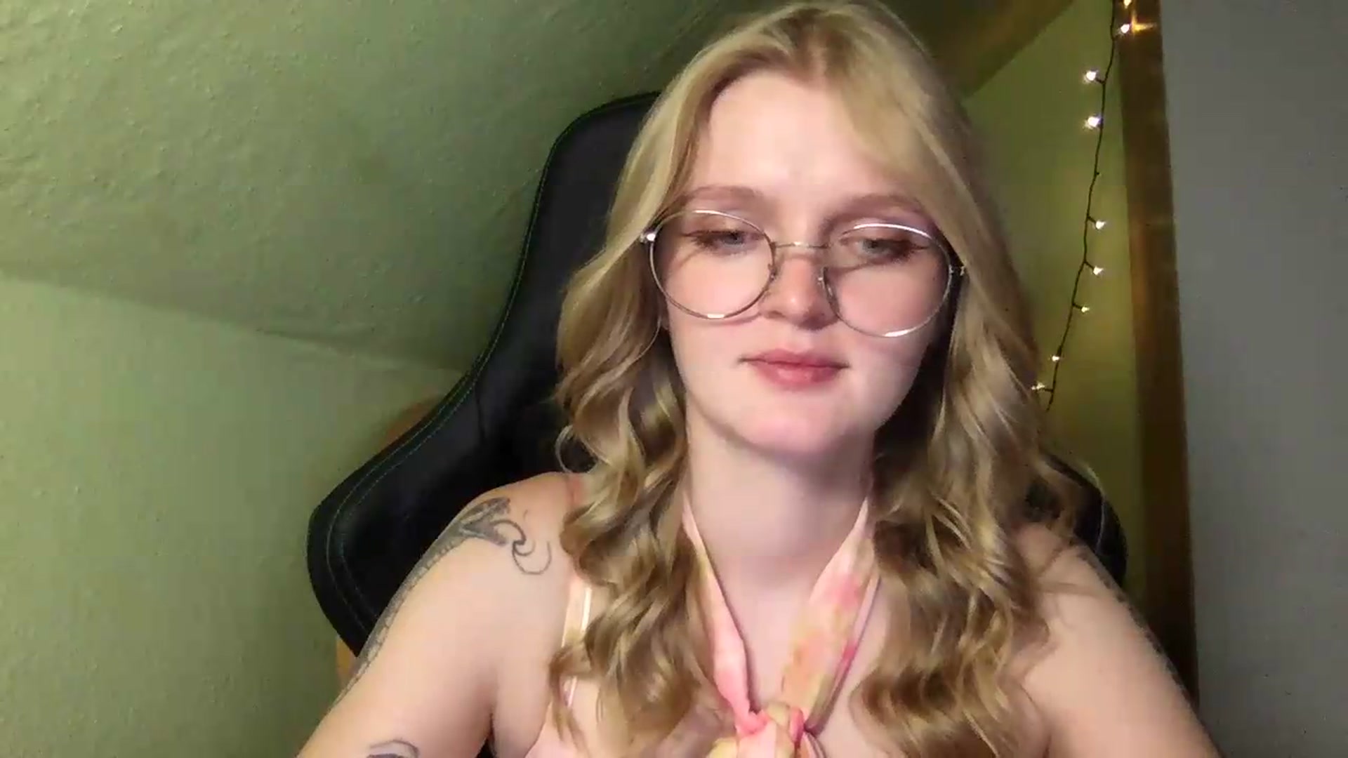 Gallery image thumbnail from Lovely_Ari's myfreecams stream on, 08/23/2026, 23:44 image 15 of 20