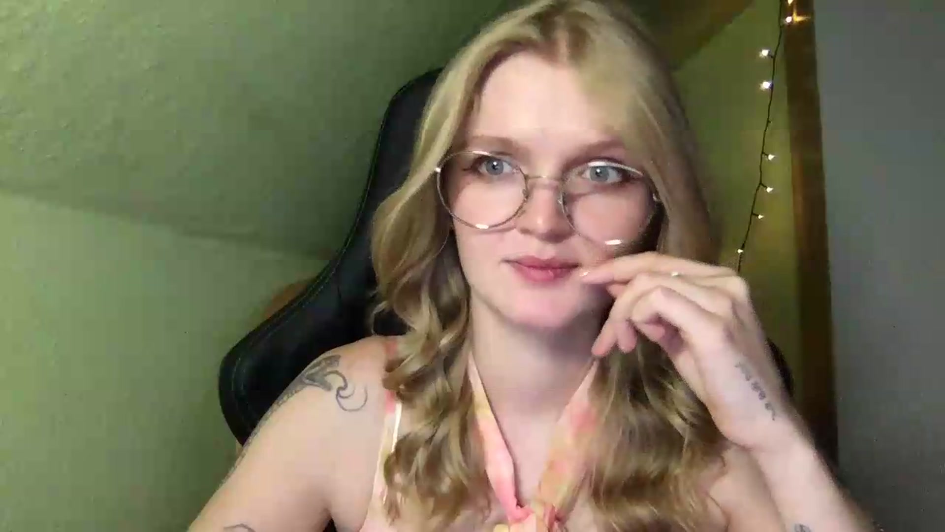 Gallery image thumbnail from Lovely_Ari's myfreecams stream on, 08/23/2026, 23:44 image 20 of 20
