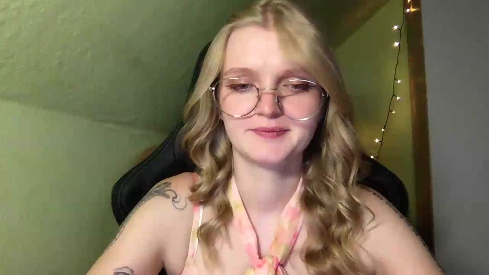 Gallery image thumbnail from Lovely_Ari's myfreecams stream on, 08/23/2026, 23:44 image 7 of 20