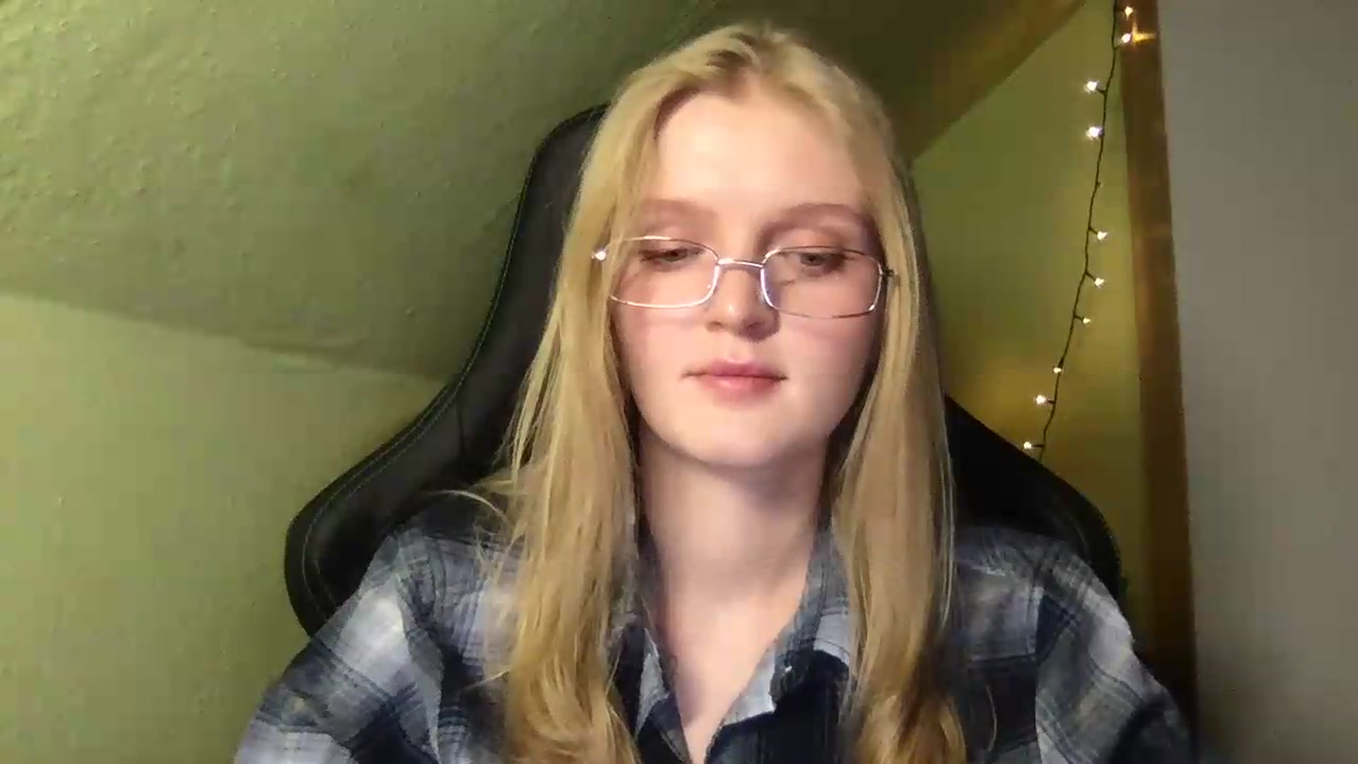 Gallery image thumbnail from Lovely_Ari's myfreecams stream on, 08/25/2026, 20:24 image 9 of 20