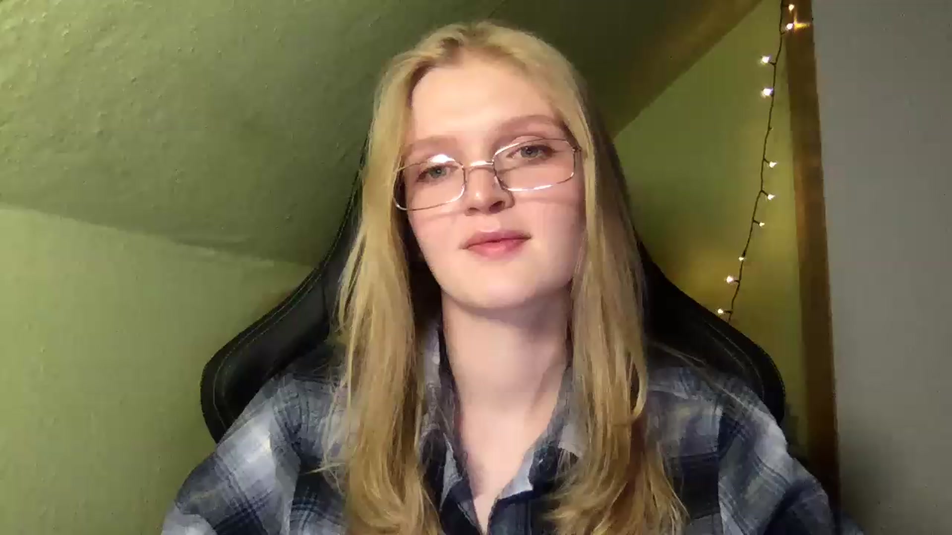 Gallery image thumbnail from Lovely_Ari's myfreecams stream on, 08/25/2026, 20:24 image 8 of 20