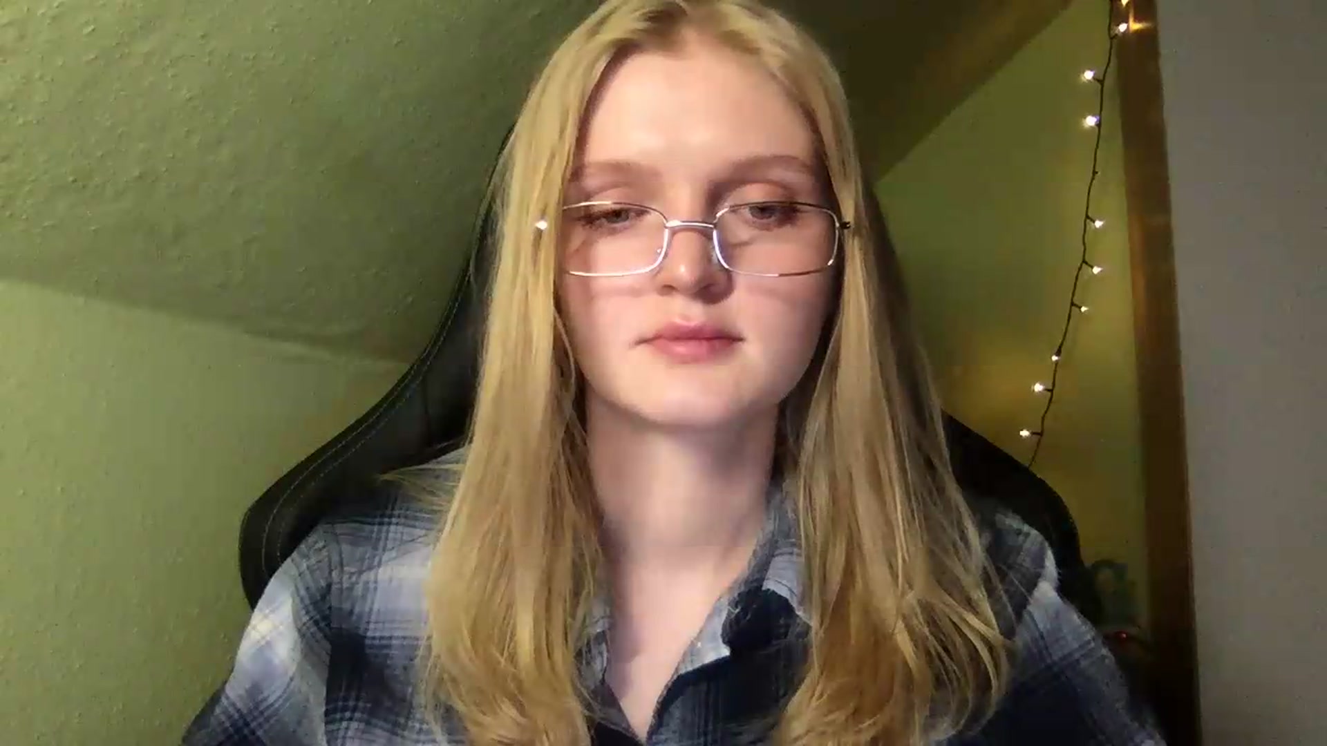 Gallery image thumbnail from Lovely_Ari's myfreecams stream on, 08/25/2026, 20:24 image 18 of 20