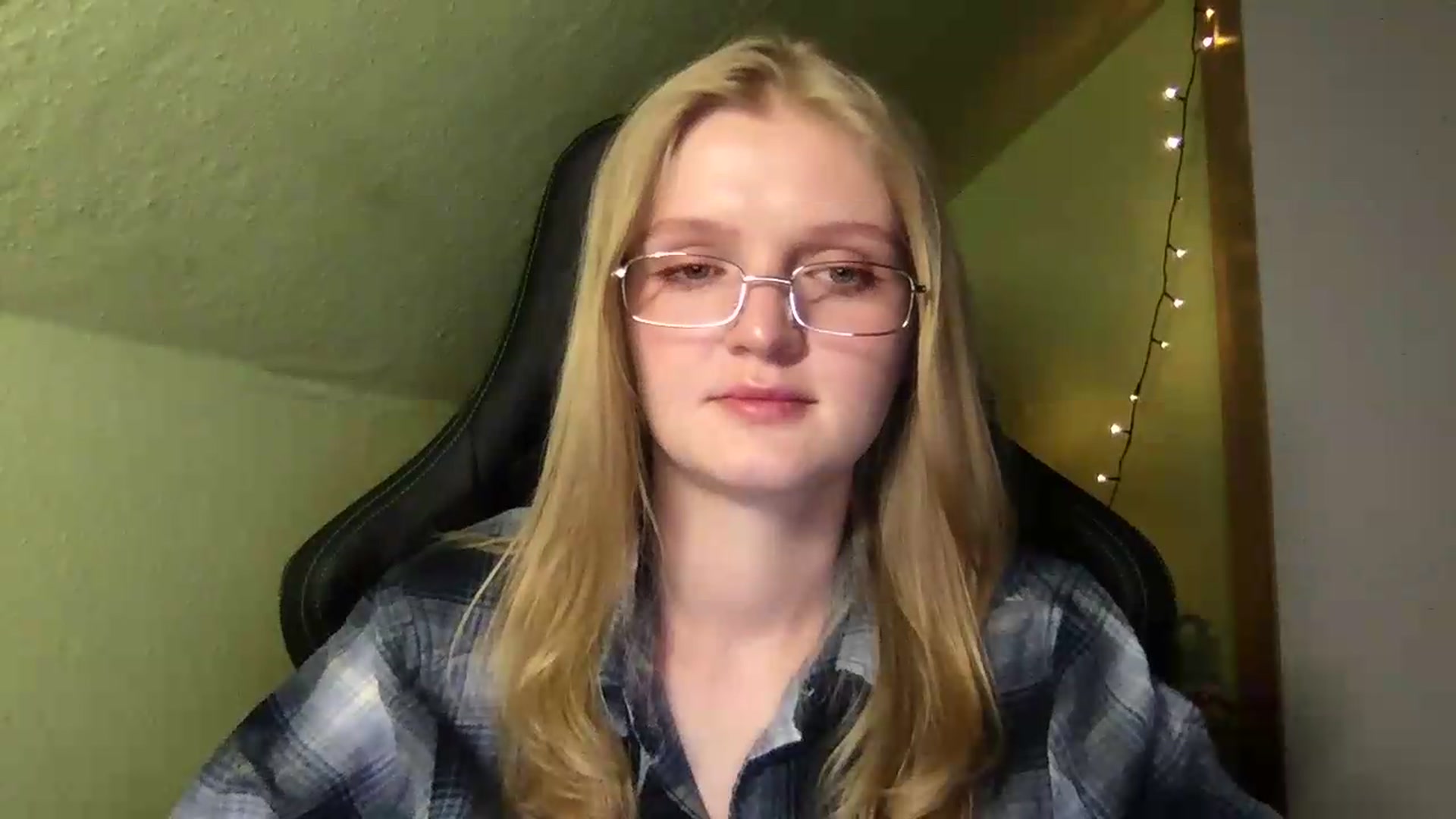Gallery image thumbnail from Lovely_Ari's myfreecams stream on, 08/25/2026, 20:24 image 13 of 20