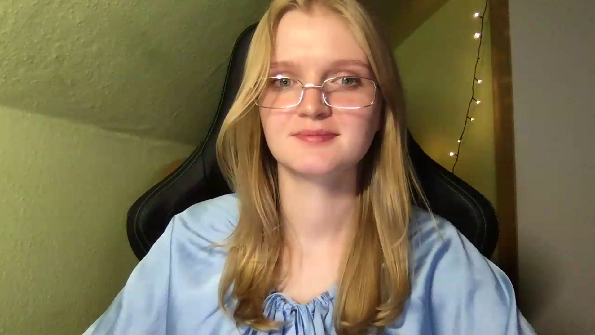 Gallery image thumbnail from Lovely_Ari's myfreecams stream on, 08/26/2026, 22:45 image 19 of 20
