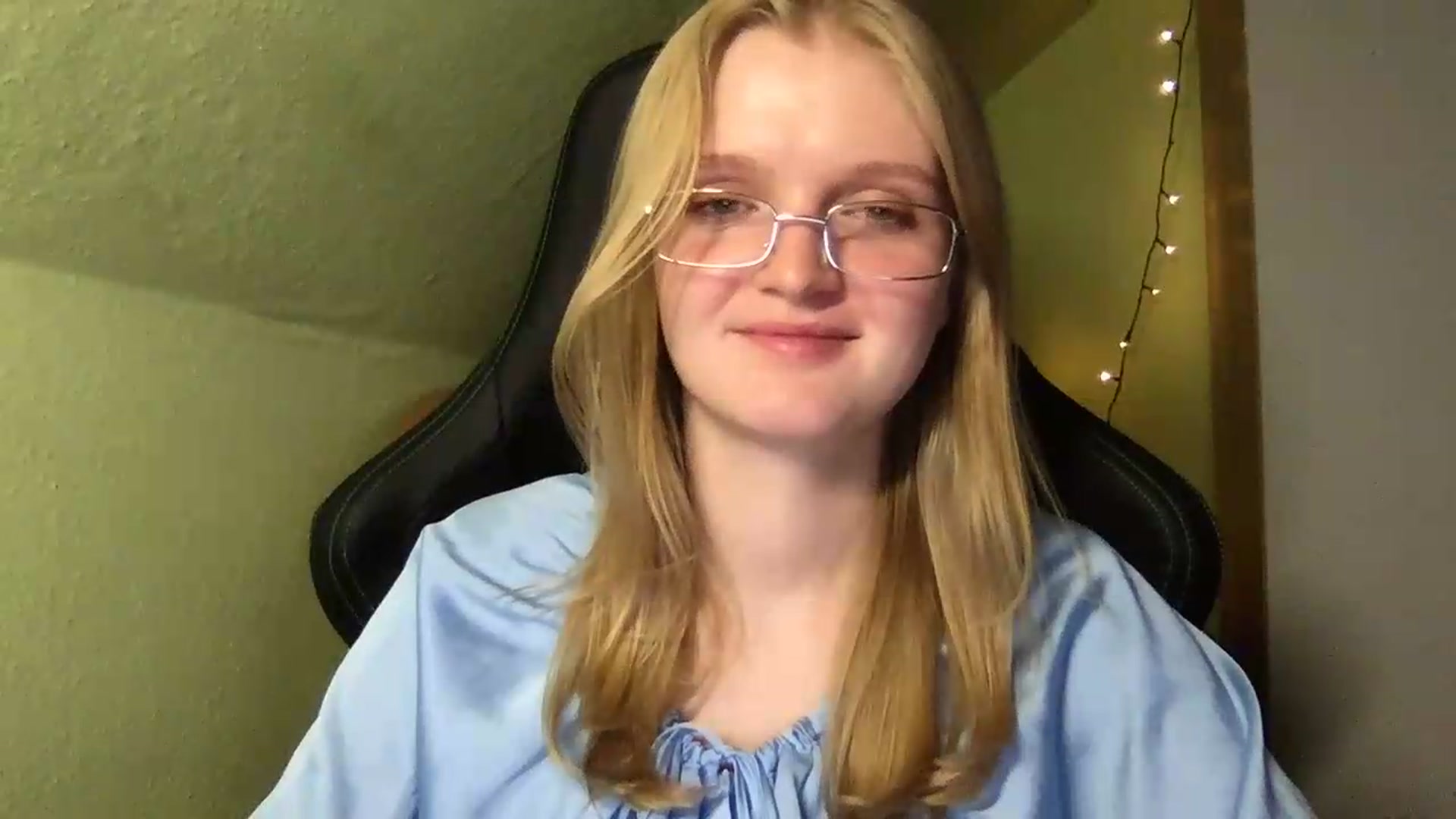 Gallery image thumbnail from Lovely_Ari's myfreecams stream on, 08/26/2026, 22:45 image 18 of 20