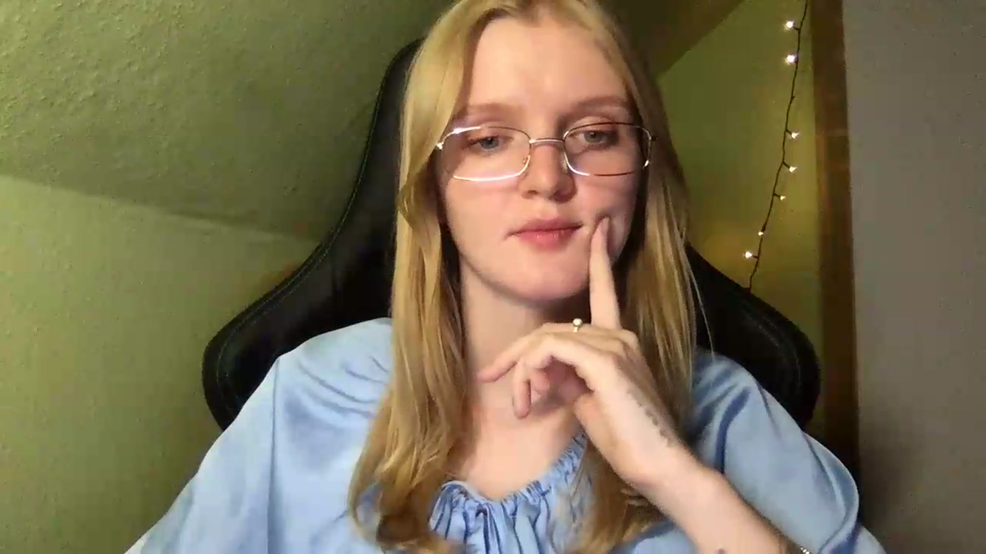 Gallery image thumbnail from Lovely_Ari's myfreecams stream on, 08/26/2026, 22:45 image 2 of 20