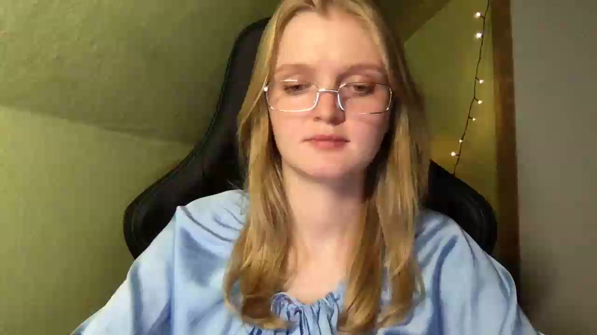 Gallery image thumbnail from Lovely_Ari's myfreecams stream on, 08/26/2026, 22:45 image 9 of 20
