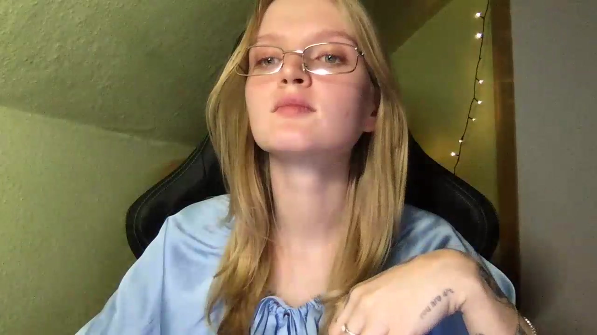 Gallery image thumbnail from Lovely_Ari's myfreecams stream on, 08/26/2026, 22:45 image 15 of 20