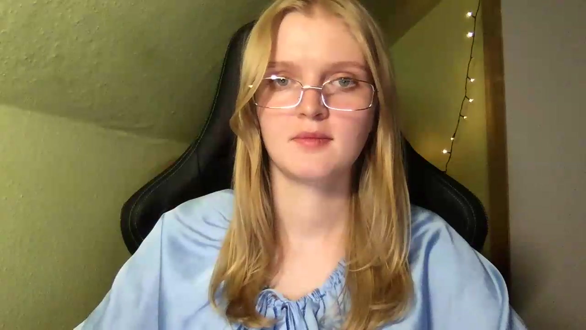 Gallery image thumbnail from Lovely_Ari's myfreecams stream on, 08/26/2026, 22:45 image 4 of 20