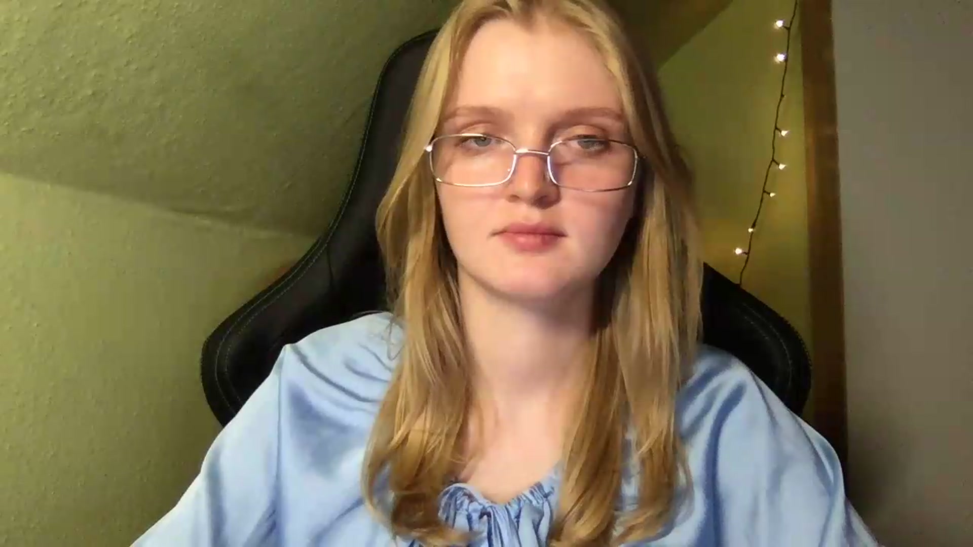 Gallery image thumbnail from Lovely_Ari's myfreecams stream on, 08/26/2026, 22:45 image 11 of 20