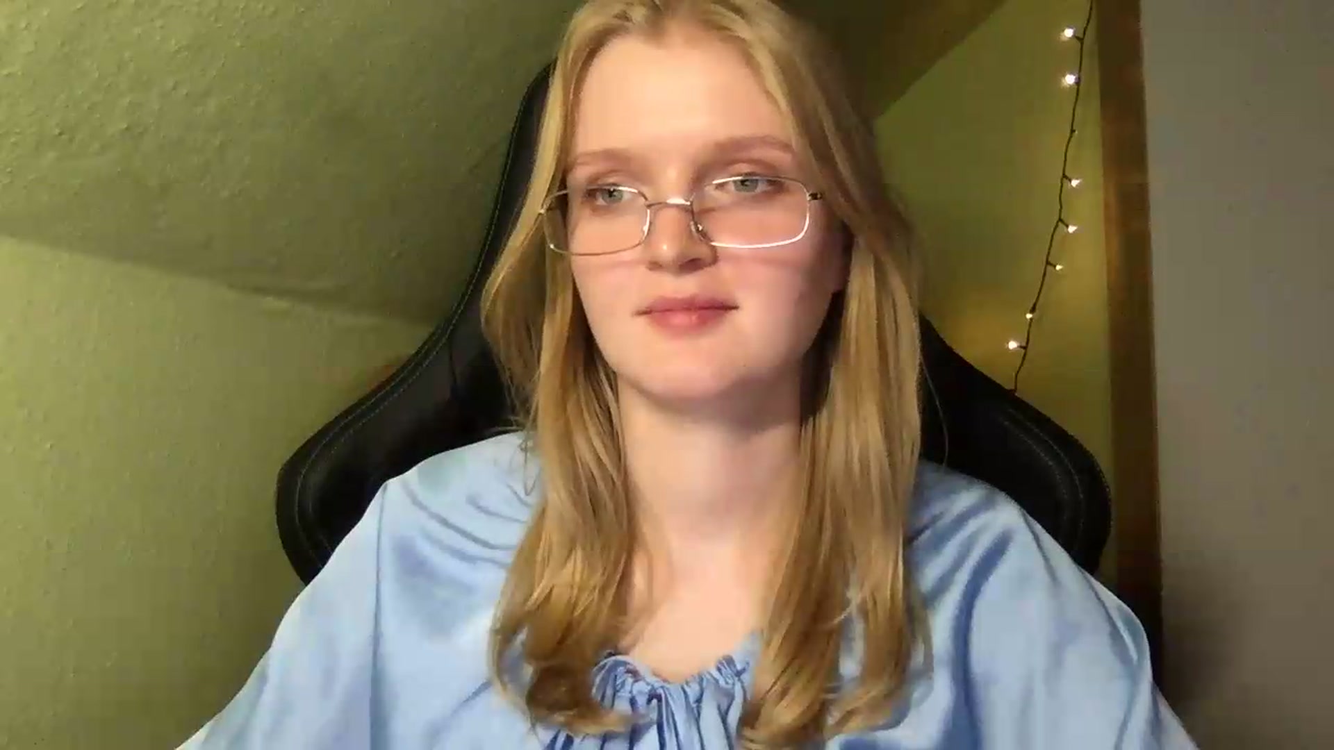 Gallery image thumbnail from Lovely_Ari's myfreecams stream on, 08/26/2026, 22:45 image 12 of 20