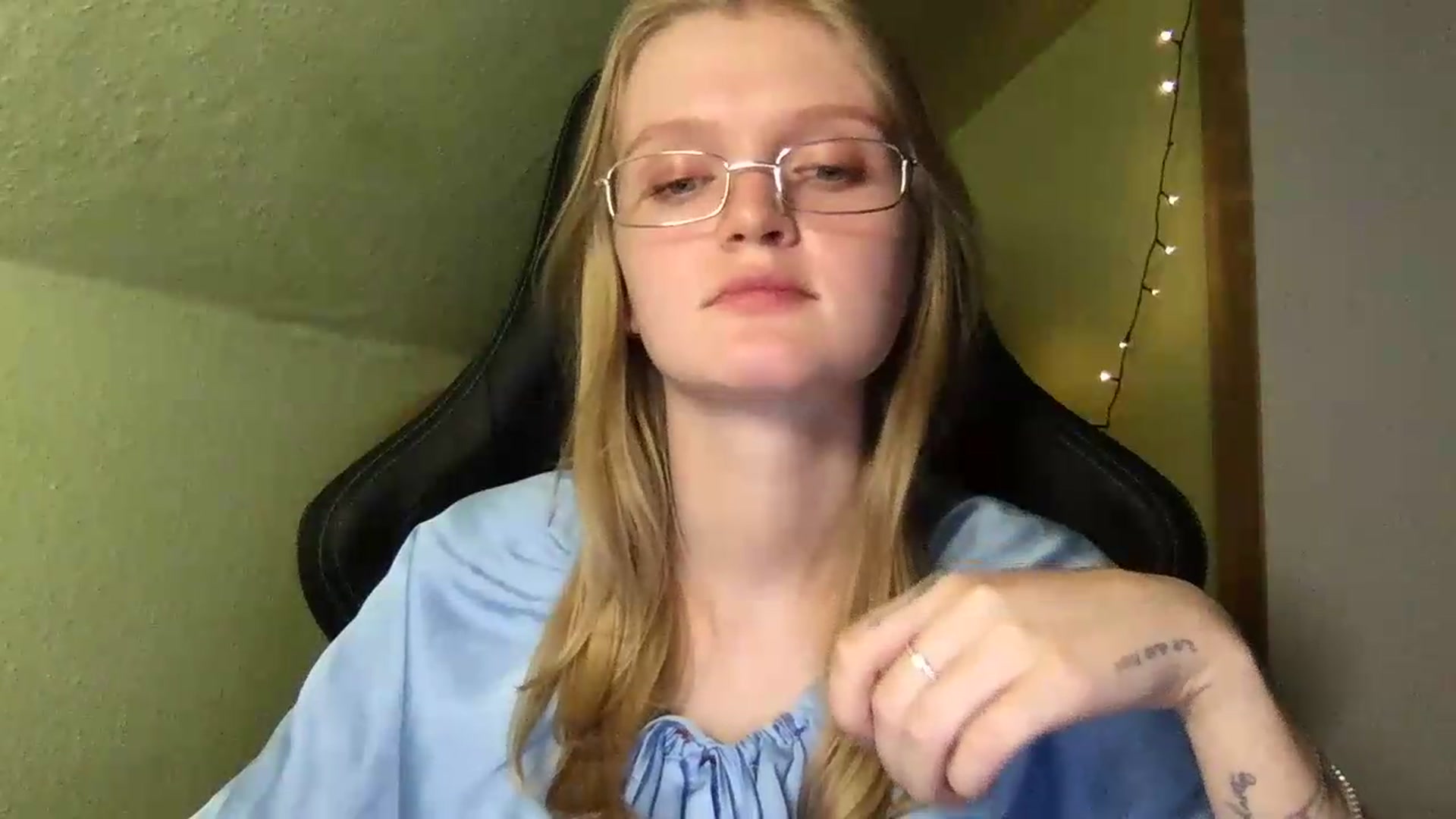Gallery image thumbnail from Lovely_Ari's myfreecams stream on, 08/26/2026, 22:45 image 8 of 20
