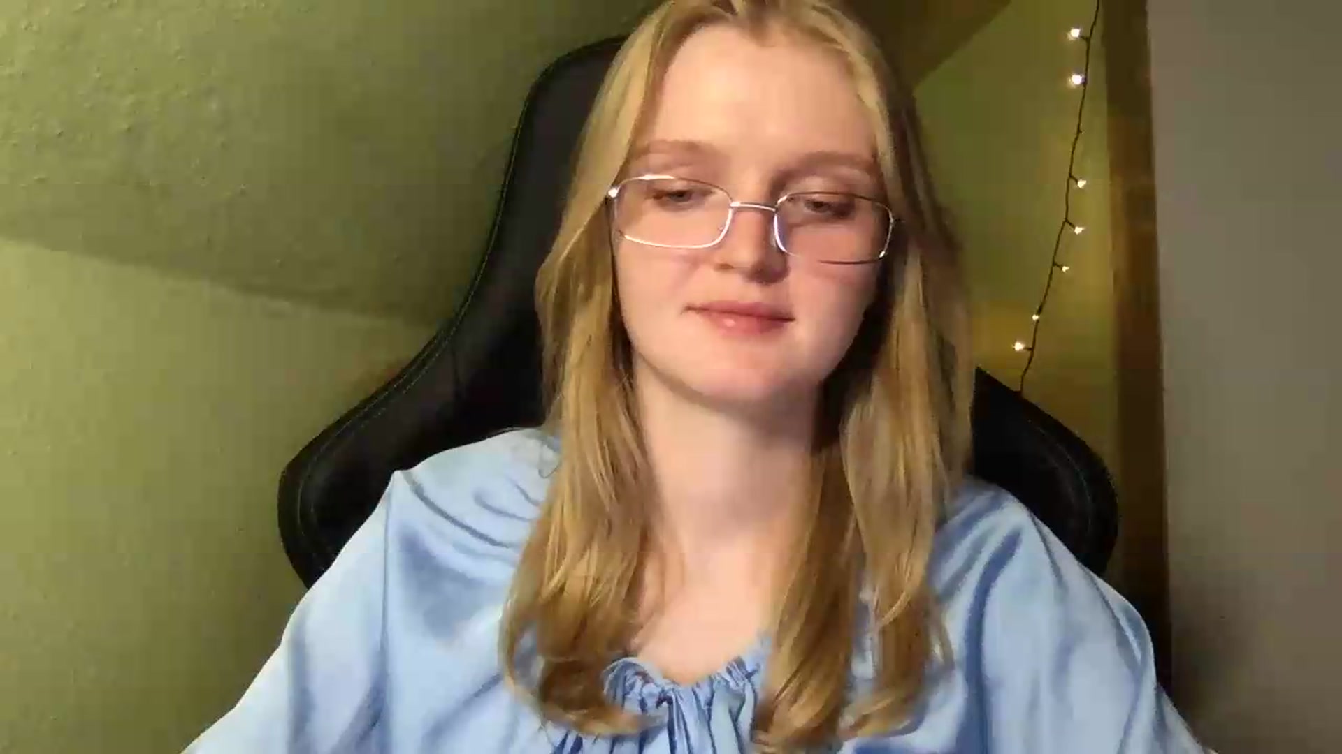 Gallery image thumbnail from Lovely_Ari's myfreecams stream on, 08/26/2026, 22:45 image 10 of 20