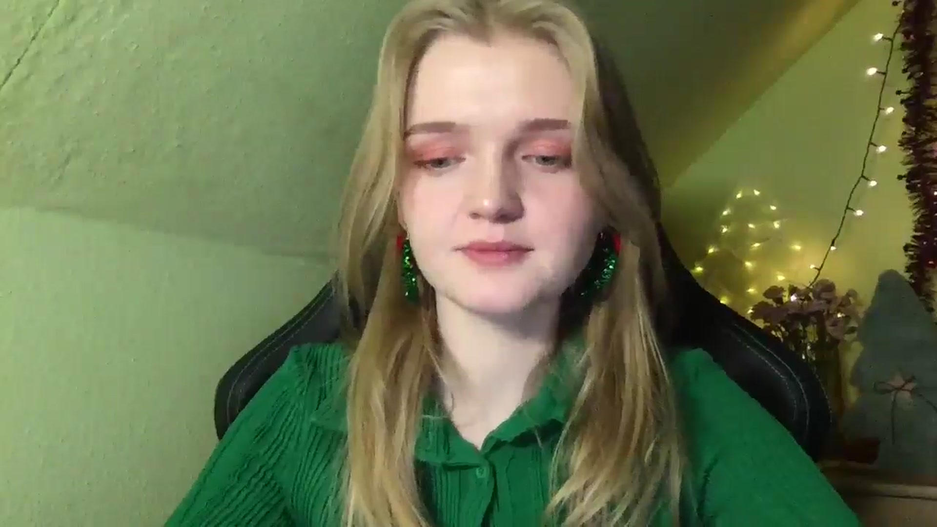 Gallery image thumbnail from Lovely_Kitten's myfreecams stream on, 12/24/2025, 17:12 image 8 of 20