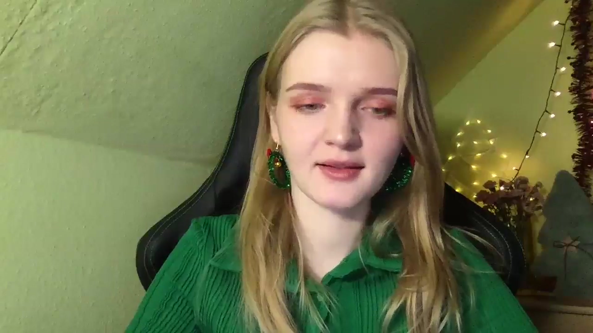 Gallery image thumbnail from Lovely_Kitten's myfreecams stream on, 12/24/2025, 17:12 image 6 of 20